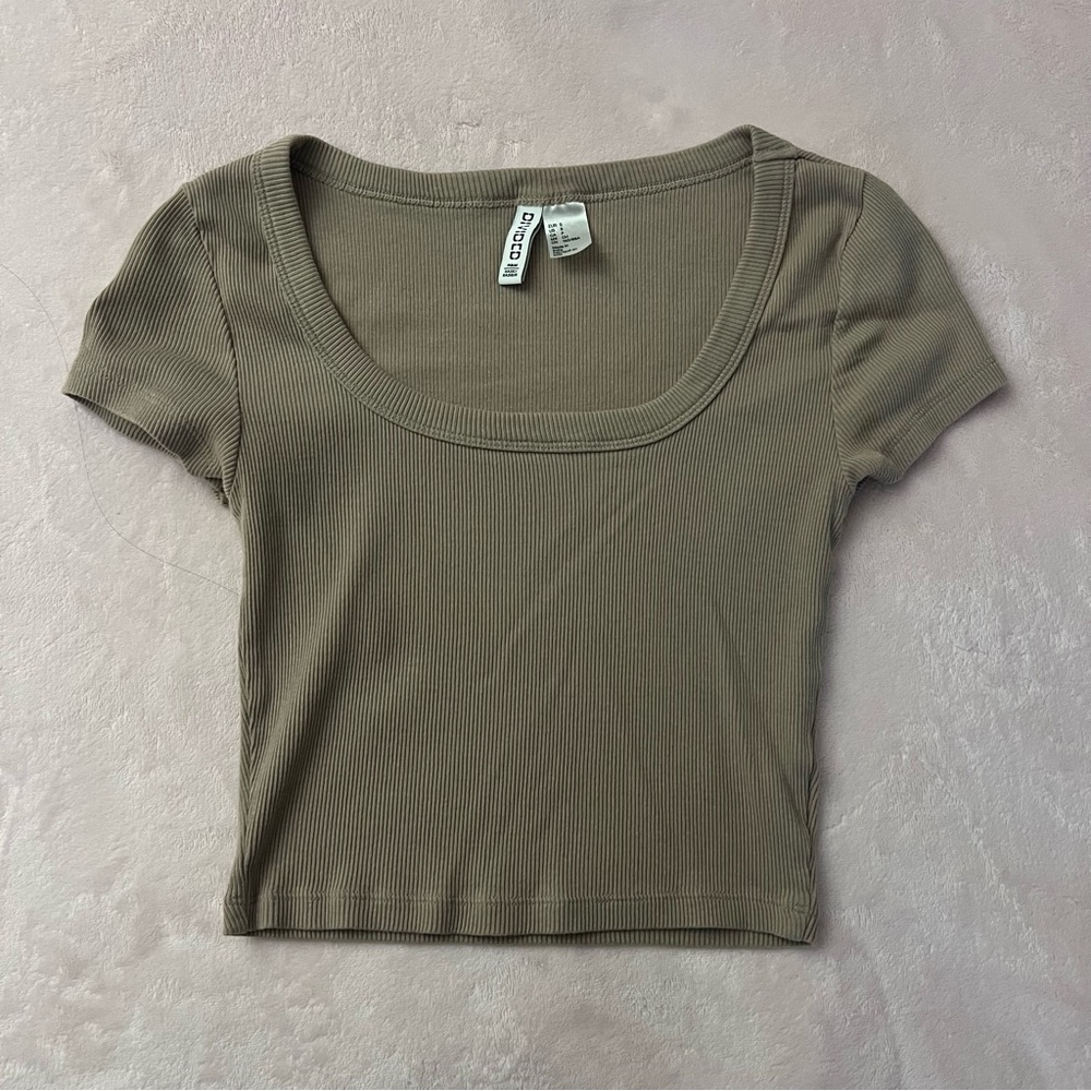 nude crop top.